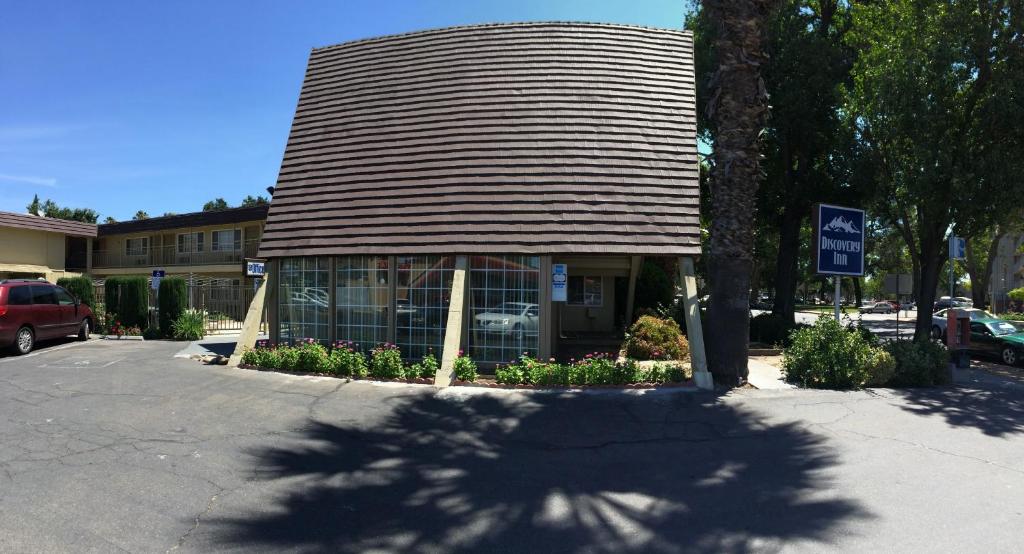 Discovery Inn - image 6