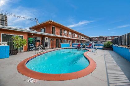 Rodeway Inn - image 10
