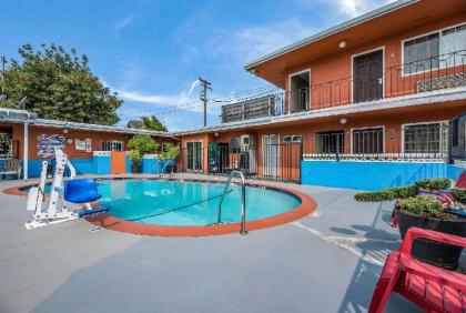 Rodeway Inn - image 14