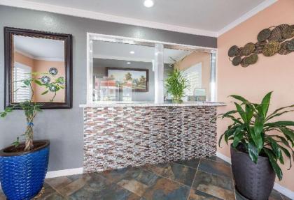 Rodeway Inn - image 2