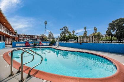 Rodeway Inn - image 6