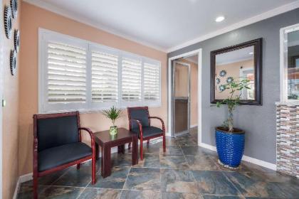 Rodeway Inn - image 9