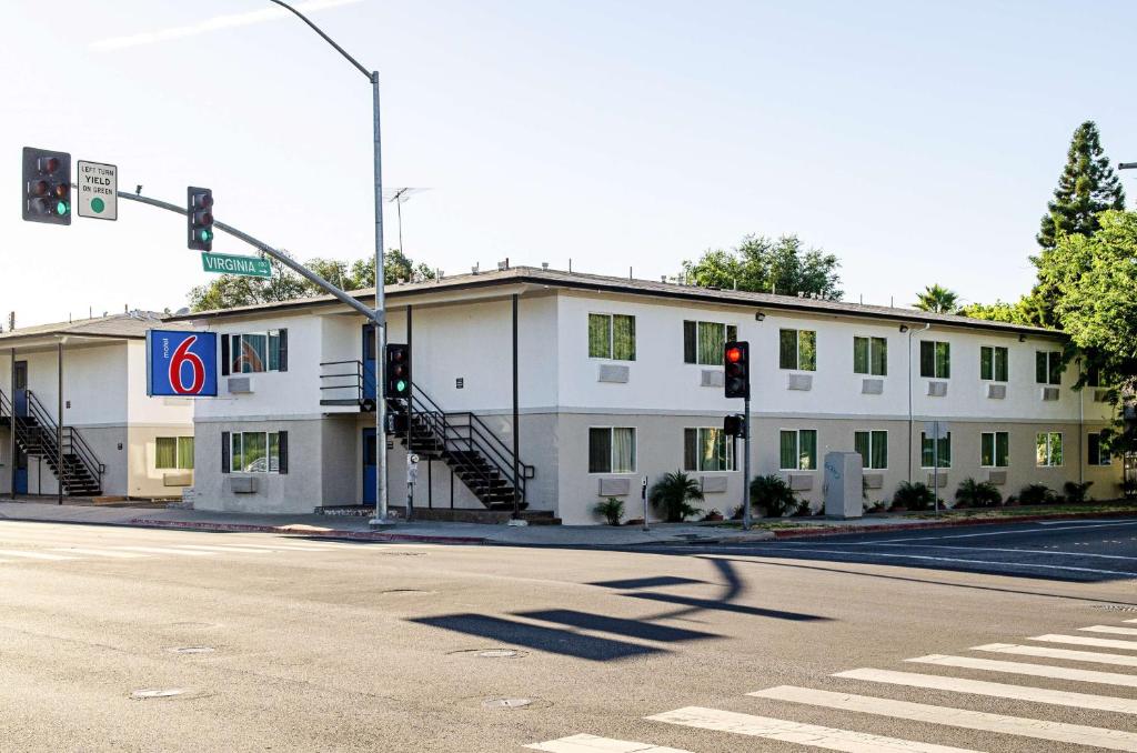 Motel 6-Modesto CA - Downtown - main image