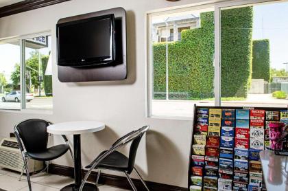 Motel 6-Modesto CA - Downtown - image 11