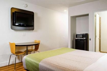 Motel 6-Modesto CA - Downtown - image 12