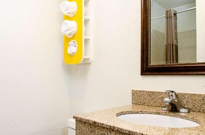 Motel 6-Modesto CA - Downtown - image 13