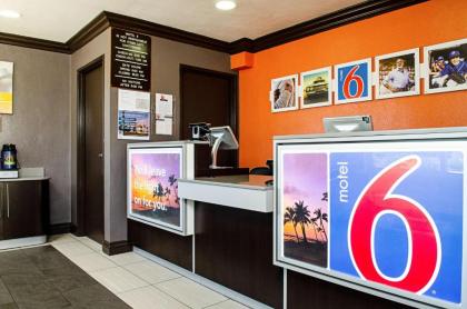 Motel 6-Modesto CA - Downtown - image 3