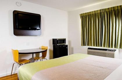 Motel 6-Modesto CA - Downtown - image 4