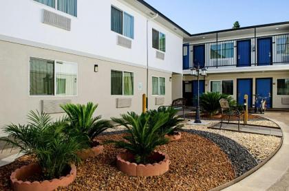 Motel 6-Modesto CA - Downtown - image 6