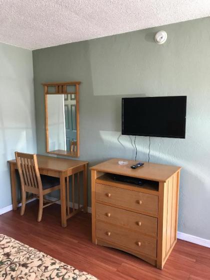 Economy Inn - image 10
