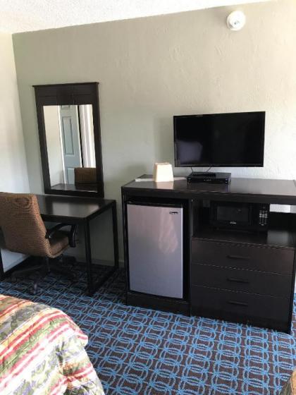 Economy Inn - image 13