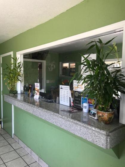 Economy Inn - image 3