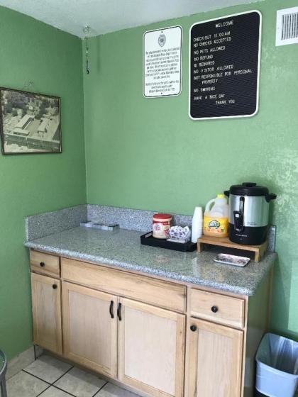 Economy Inn - image 4
