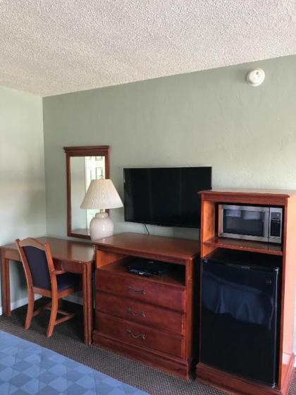 Economy Inn - image 5