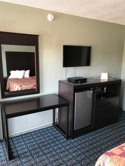 Economy Inn - image 8