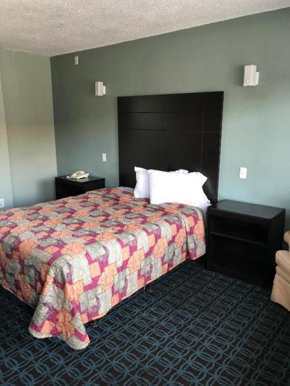 Economy Inn - image 9