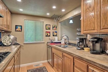 Deluxe Townhome with Deck 2 Mi to Downtown Modesto! - image 11