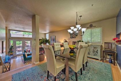 Deluxe Townhome with Deck 2 Mi to Downtown Modesto! - image 3
