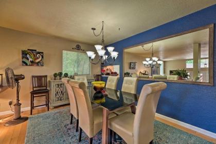 Deluxe Townhome with Deck 2 Mi to Downtown Modesto! - image 6