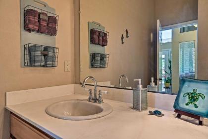 Deluxe Townhome with Deck 2 Mi to Downtown Modesto! - image 9