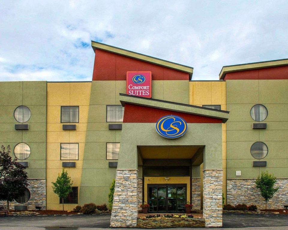 Comfort Suites Monaca - main image