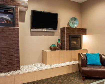 Comfort Suites Monaca - image 12