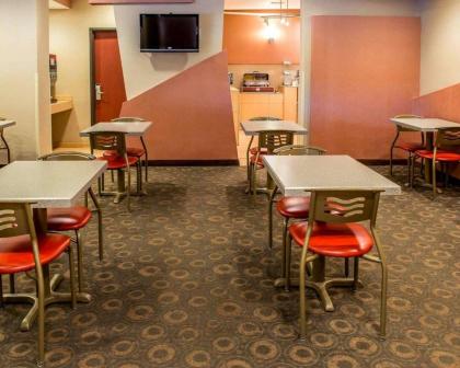 Comfort Suites Monaca - image 4