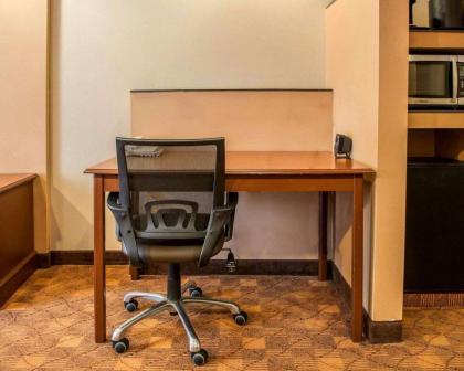 Comfort Suites Monaca - image 5