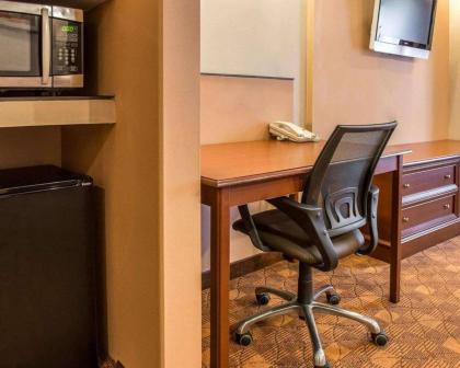 Comfort Suites Monaca - image 6