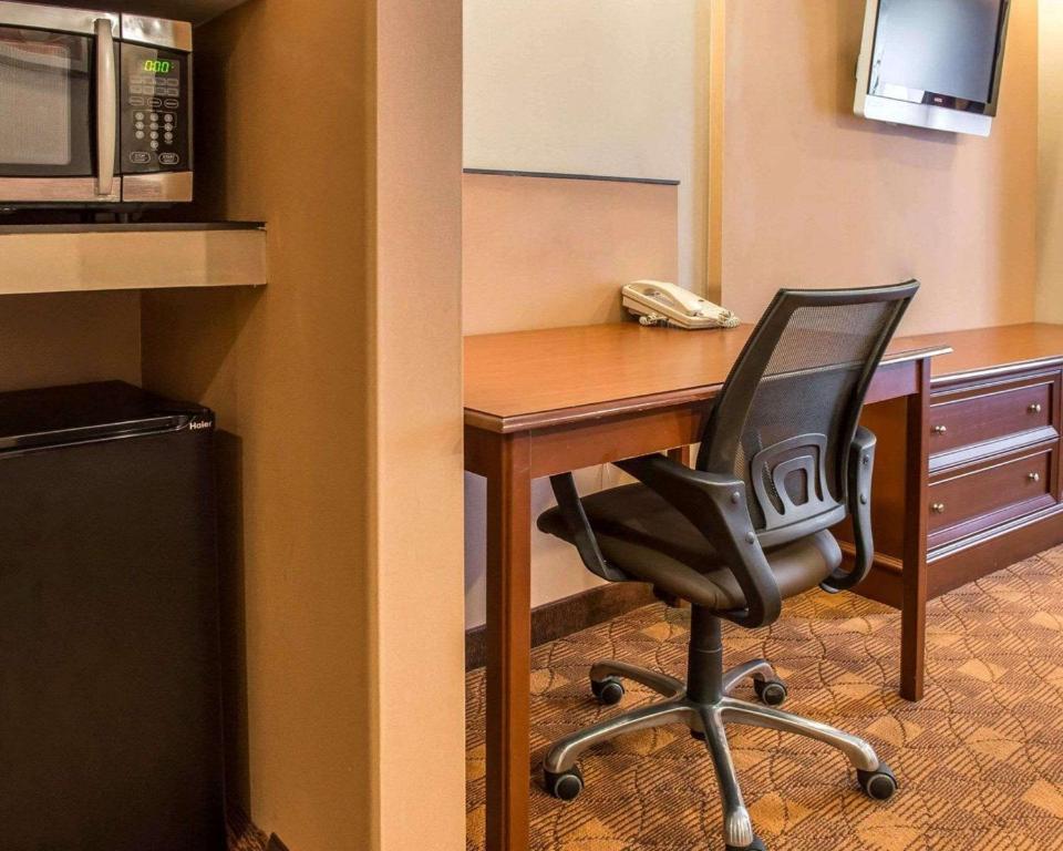 Comfort Suites Monaca - image 6