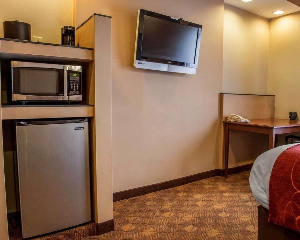 Comfort Suites Monaca - image 7
