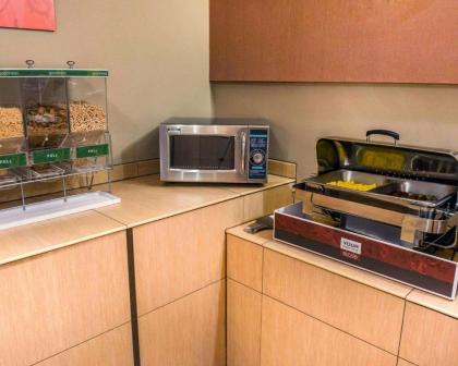 Comfort Suites Monaca - image 9
