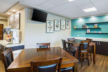 Suburban Extended Stay Hotel - image 10