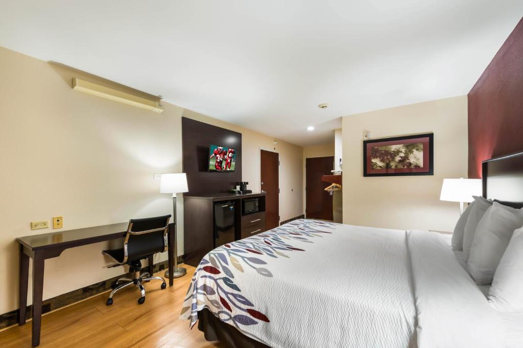 Red Roof Inn & Suites Monee - image 2