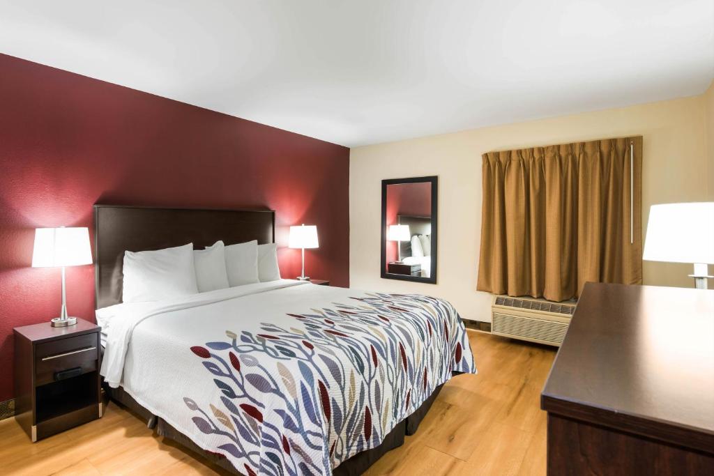 Red Roof Inn & Suites Monee - image 6