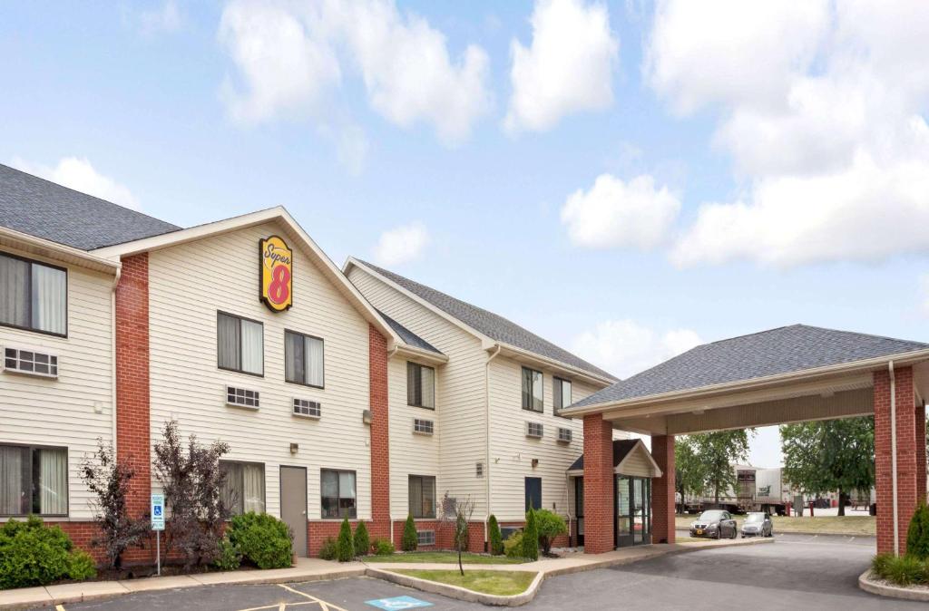 Super 8 by Wyndham Monee - main image