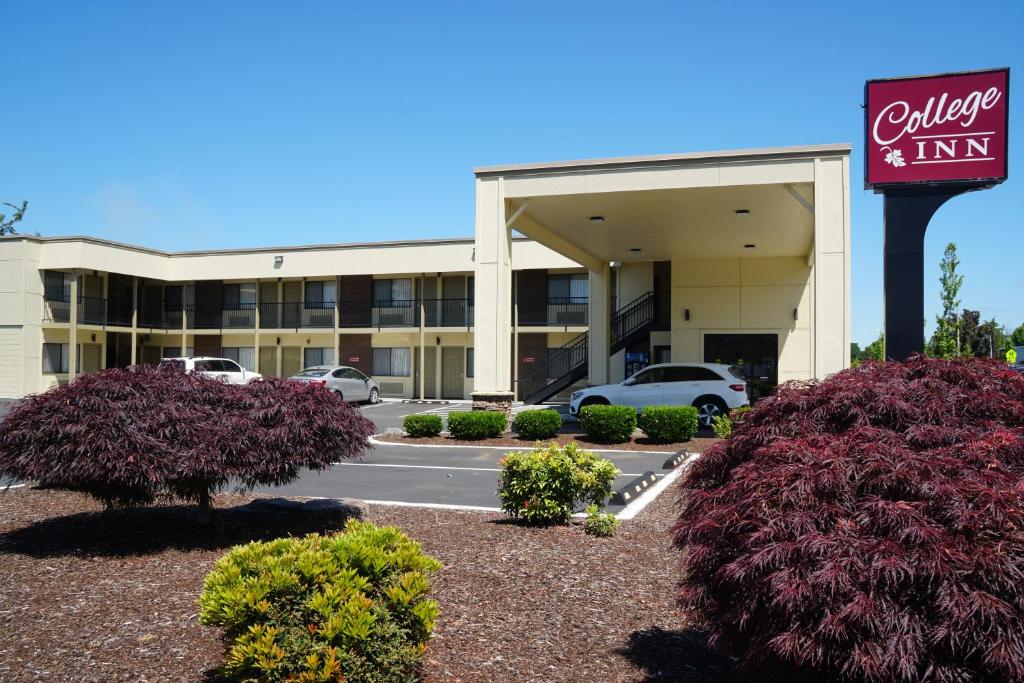 College Inn - main image