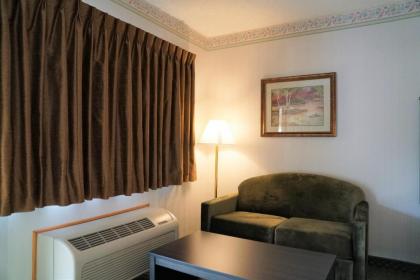 College Inn - image 10