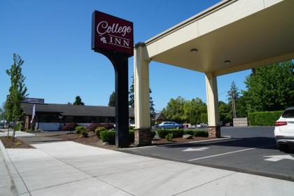 College Inn - image 4