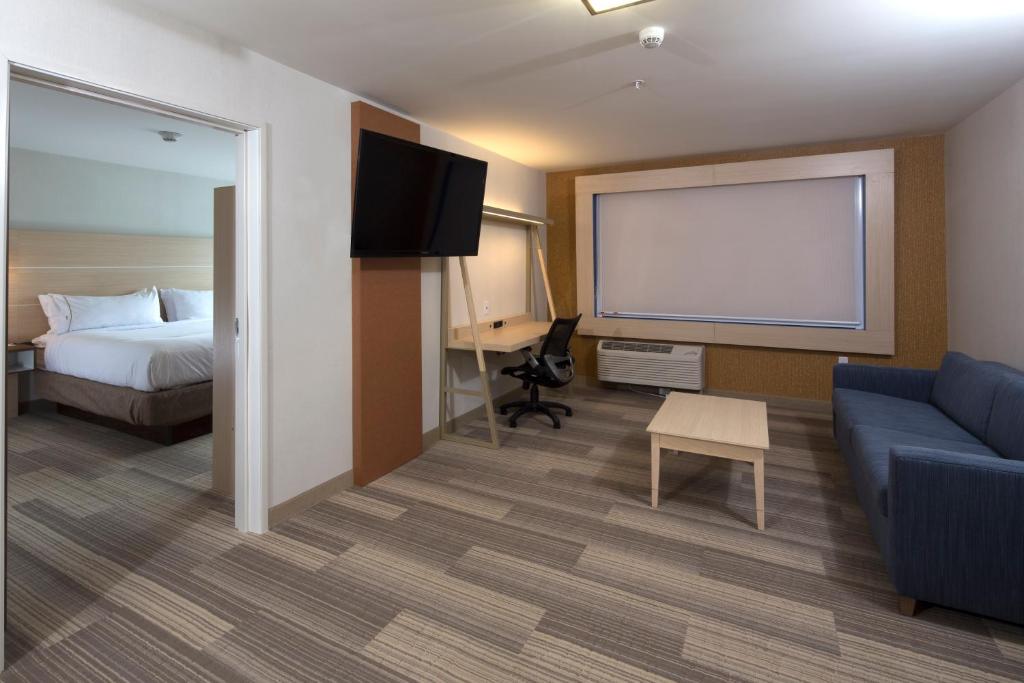 Holiday Inn Express & Suites Monroe an IHG Hotel - image 2