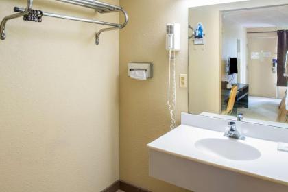 Motel 75 Monroe - image 3