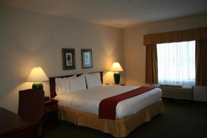 Evergreen Inn & Suites - image 2
