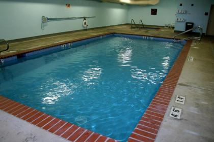 Evergreen Inn & Suites - image 4
