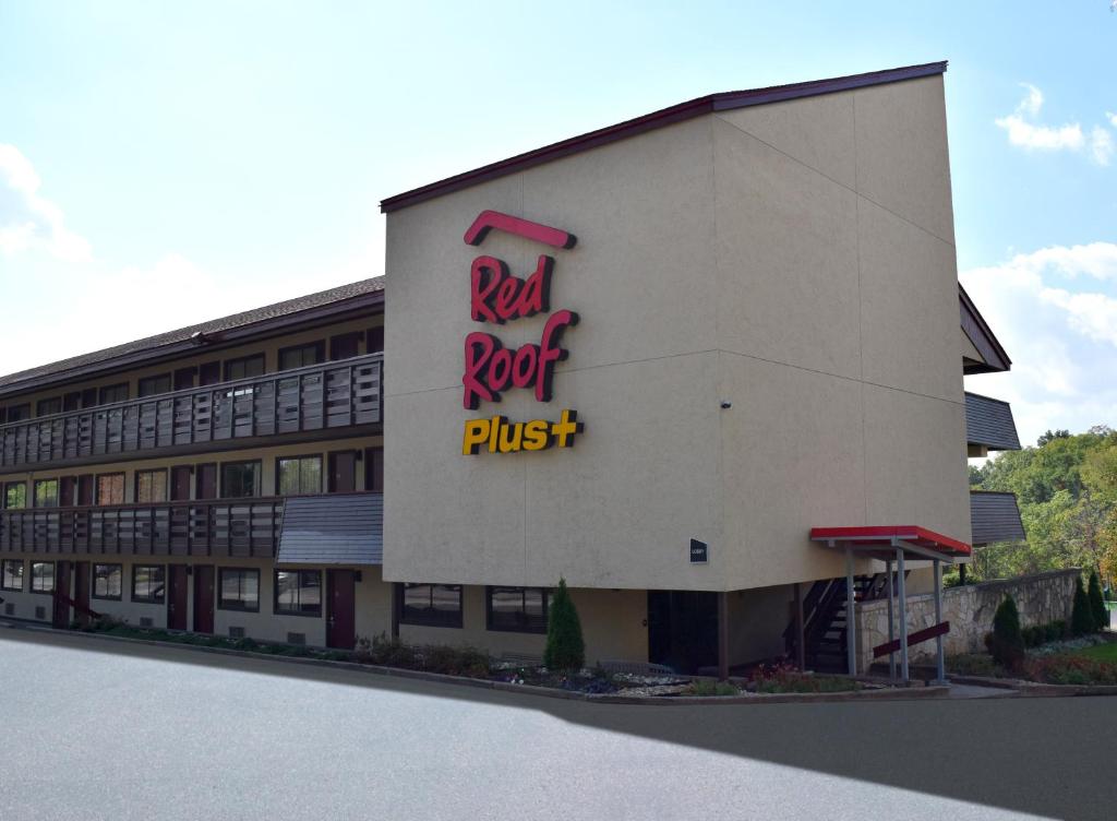 Red Roof Inn PLUS+ Pittsburgh East - Monroeville - main image