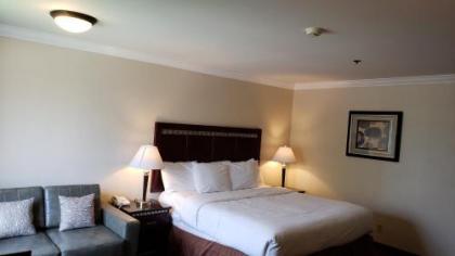 Oak Tree Inn - image 5