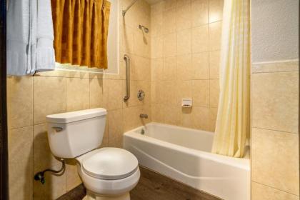Oak Park Motel - image 6