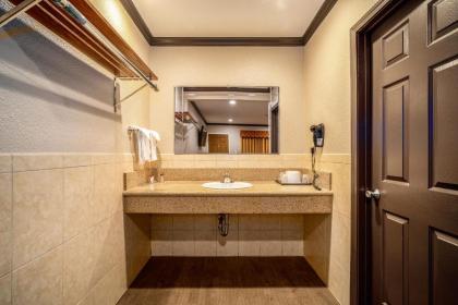 Oak Park Motel - image 7
