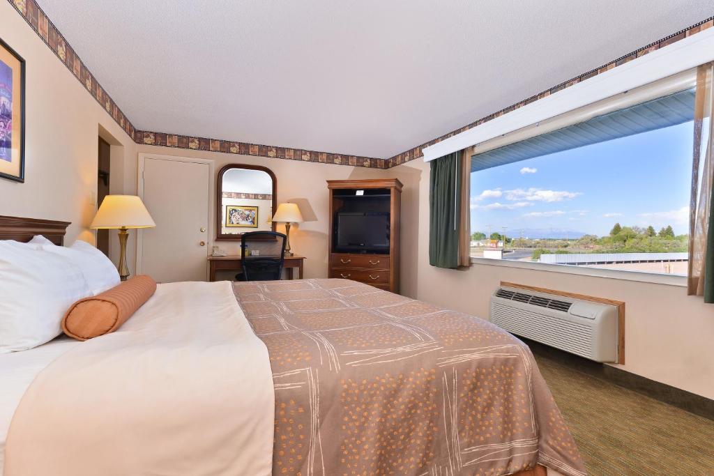 Best Western Movie Manor - image 7