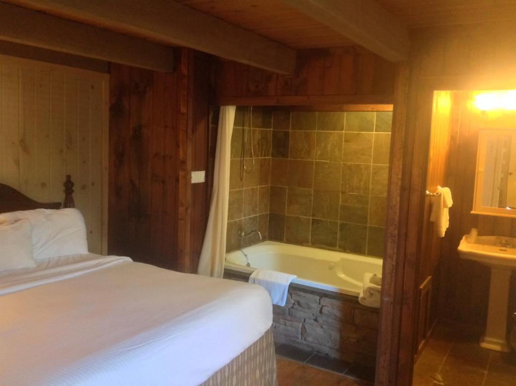 The Smoke House Lodge - image 4