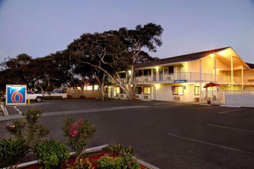 Motel 6-Monterey CA - image 2